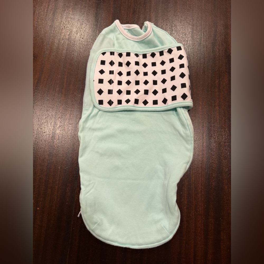 Nanit 0/3 month Mint Green Baby Swaddle with Geometric Pattern sleep sack
